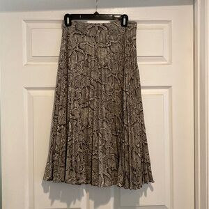 Chiffon pleated skirt